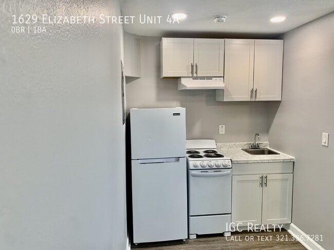 Building Photo - Studio apartment ready now!