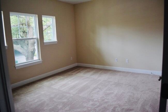 Building Photo - 3007 W Palmira Ave