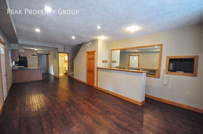 Foto del edificio - 61 McMillen Ave