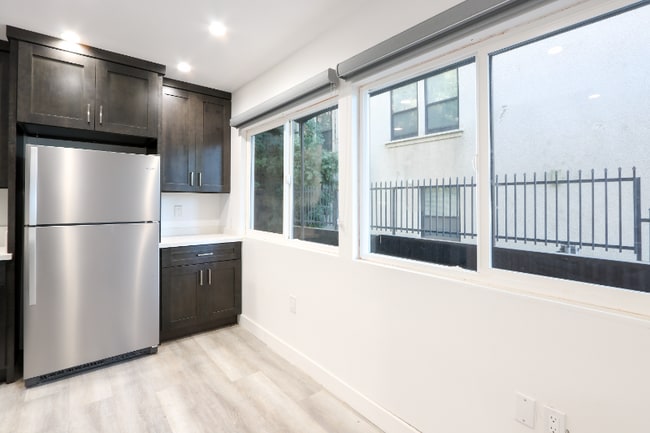 Building Photo - 410 Lucas Ave