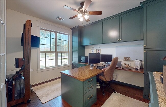 Building Photo - 25003 Stratton Meadows Dr