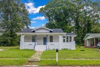 Building Photo - 113 Brawley St