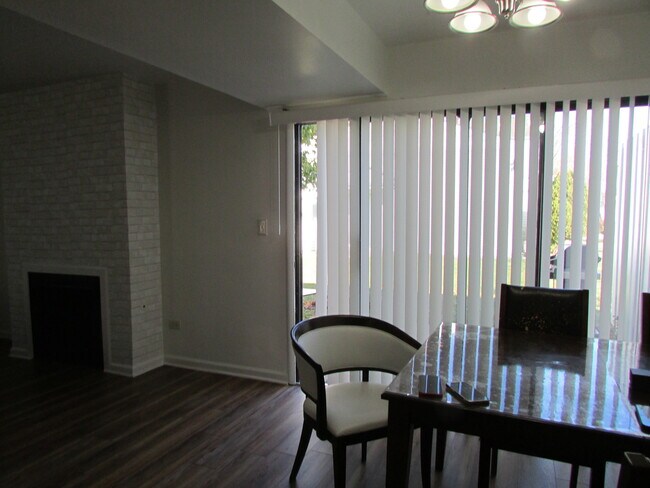 Building Photo - 848 Oxford Pl