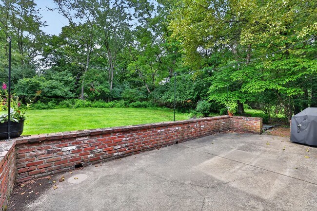 Building Photo - 6 Mill Race Pl