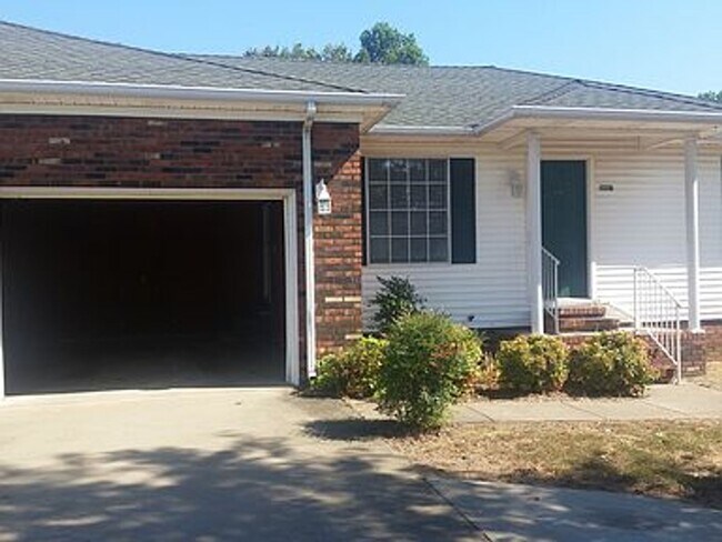 Foto del edificio - 2 bed 2 bath Duplex with Garage