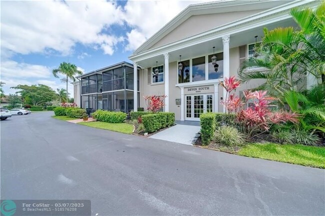 Building Photo - 9000 Jacaranda Ln