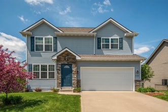 Building Photo - 2104 NE Oak Dr