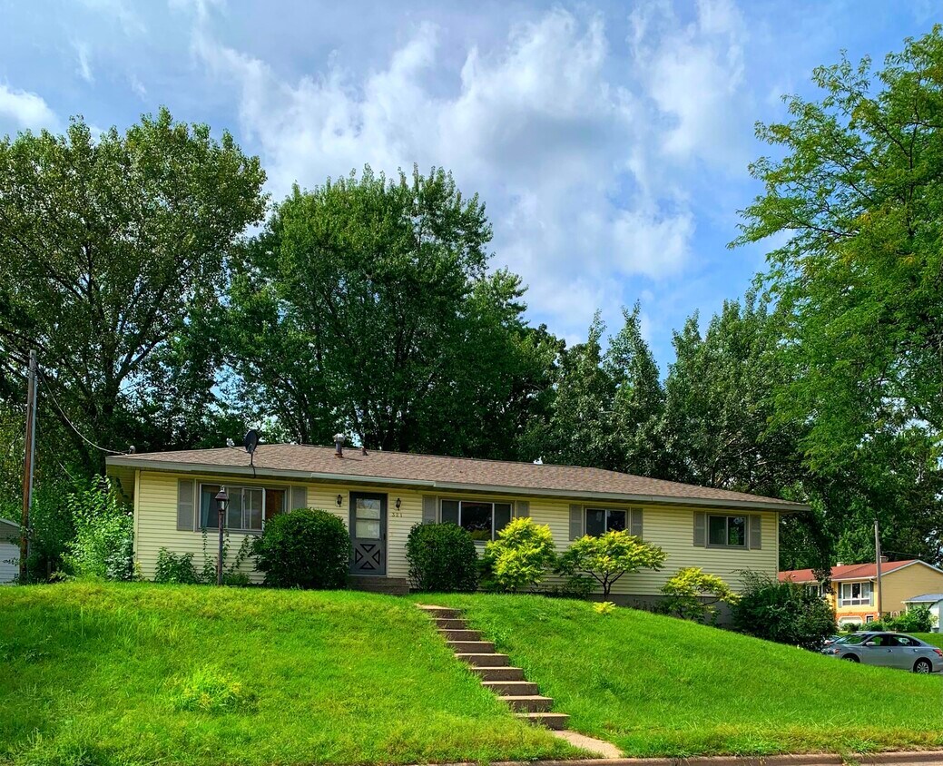 Primary Photo - 321 11th Ave N