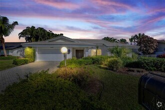 Building Photo - 4989 Pineview Cir