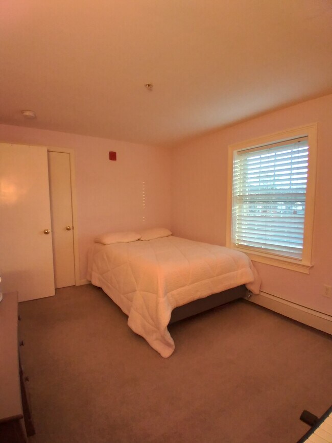 1st Bed Room - 16 Woodman Way