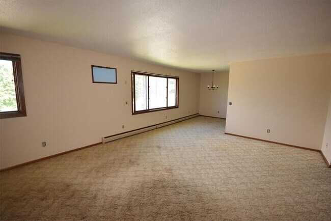 Foto del edificio - Large 2 bedroom-Heat Included-Great Location
