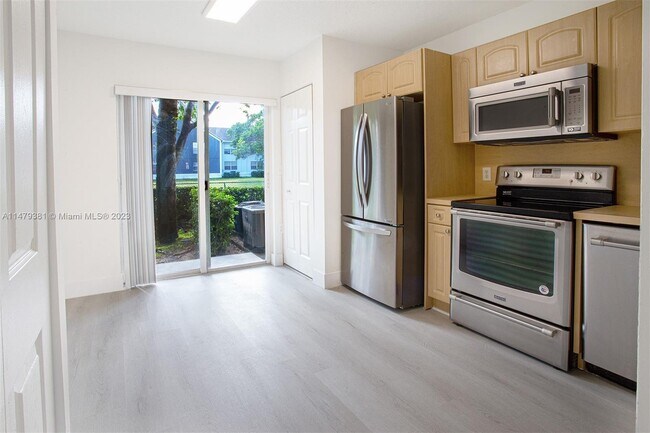 Foto del edificio - 7830 NW 6th St