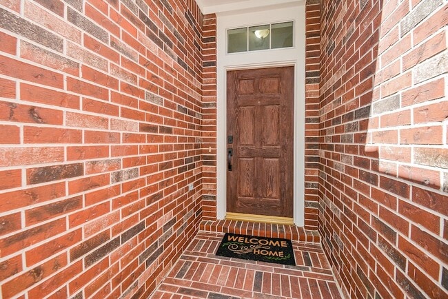 Building Photo - 3815 Summerfield Dr