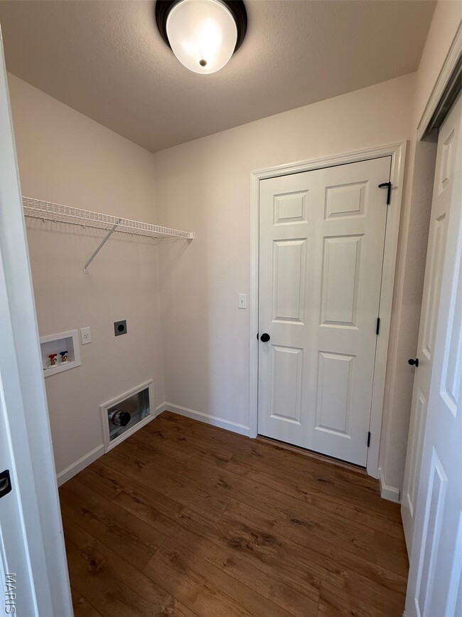 Building Photo - 9618 Maple St