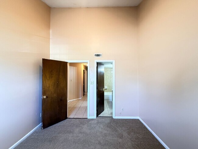 Foto del edificio - Cozy 2 bedroom/2 bathroom townhome
