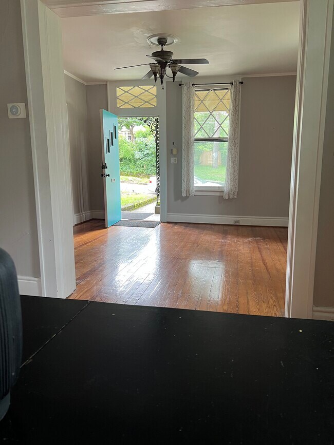 Foto del edificio - 1326 Wingfield St
