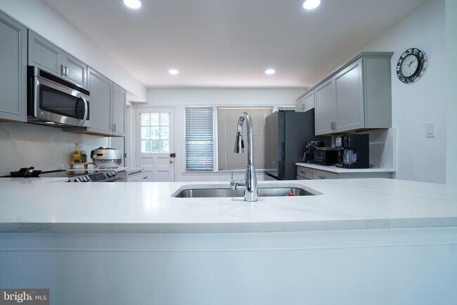 Foto del edificio - 1636 Great Falls St