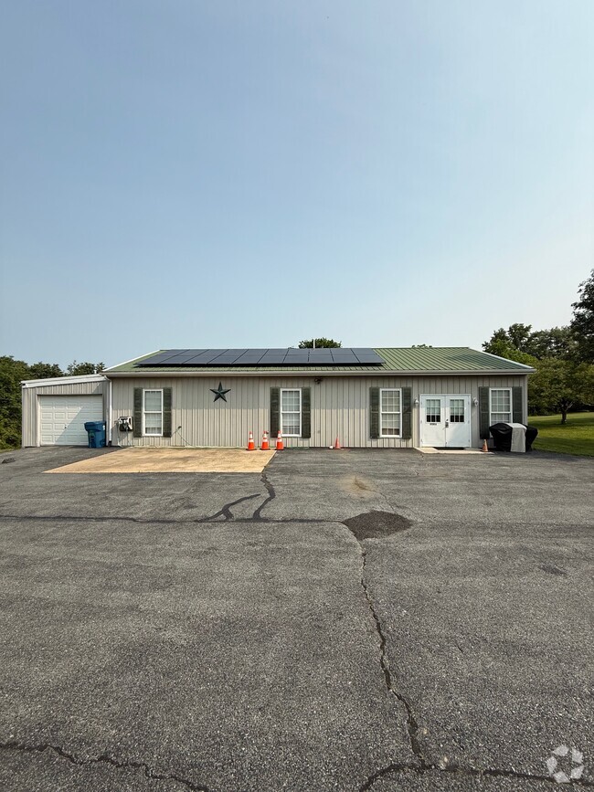 Building Photo - 408 Newcomer Rd