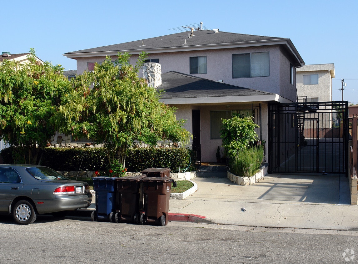 Foto principal - 4437 W 135th St