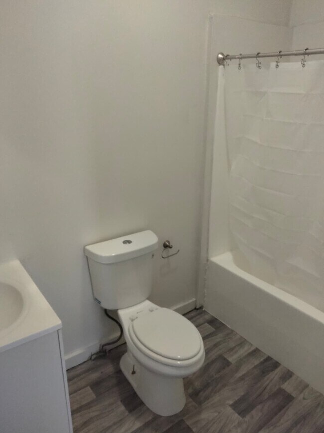 Building Photo - 158 Park St