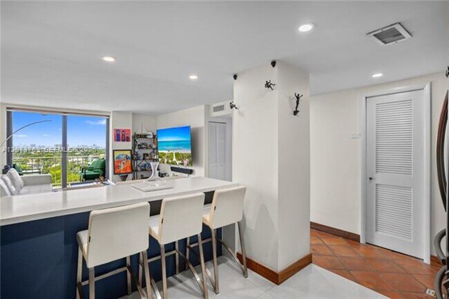 Foto del edificio - 2350 NE 135th St