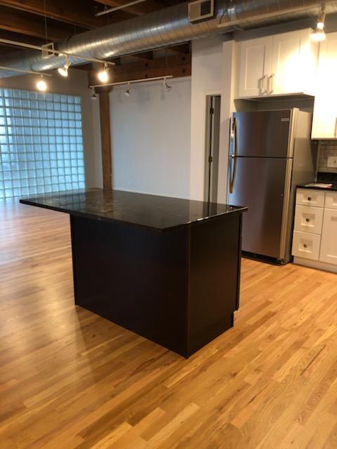 Kitchen Counter - 14 N Peoria St