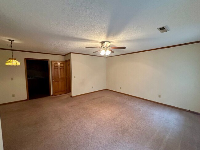 Foto del edificio - Conveniently Located Townhouse!