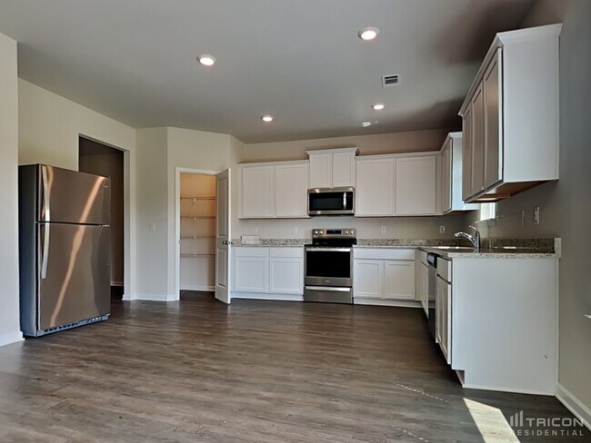 Building Photo - 1100 Amadas Dr