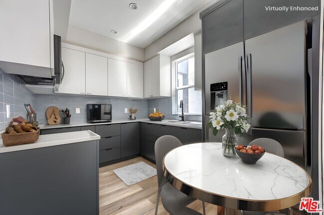 Foto del edificio - 6702 Balboa Blvd