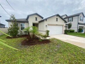Building Photo - 13515 Palmera Vista Dr