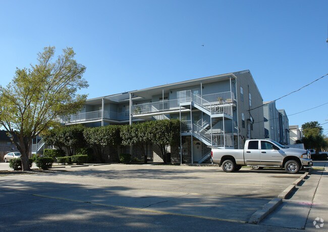 Building Photo - 2200 Pasadena Ave