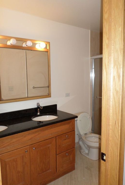 Foto del edificio - 183 E River Rd