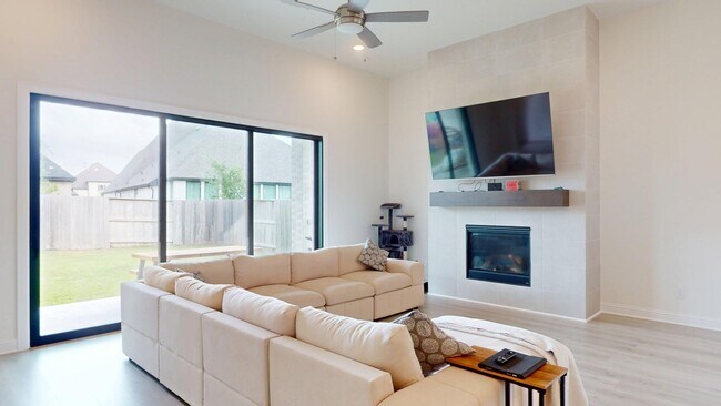 Foto del edificio - 4611 Columbus Dr
