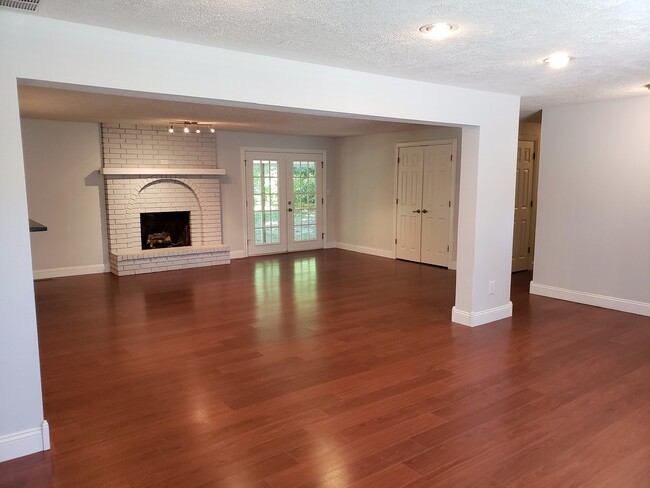 Foto del edificio - Granite Counter Tops w/ Open Floor Plan in...