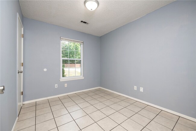 Building Photo - 3408 W Olive St