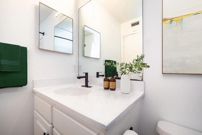 Building Photo - Ridgewood