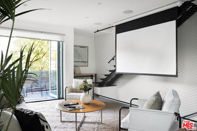 Foto del edificio - 927 Hyperion Ave