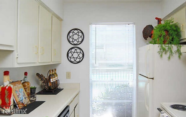 Building Photo - 5353 Pinemont Dr