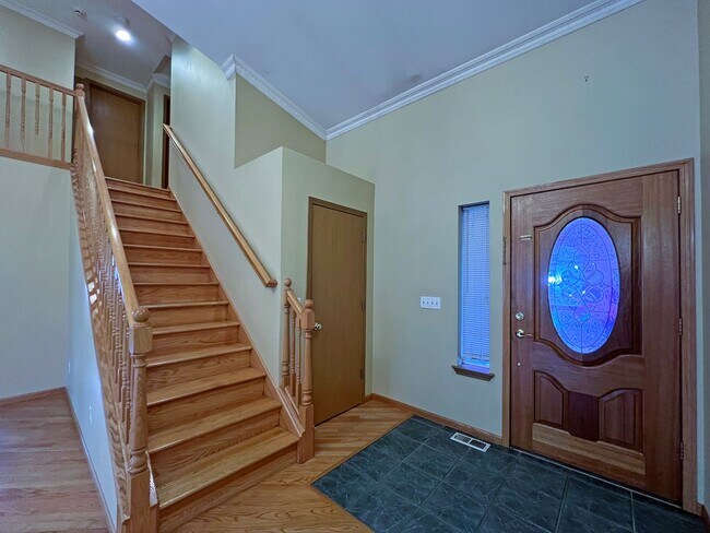 Foto del edificio - NE Tacoma - Large 3 bedroom 2.5 bathroom w...