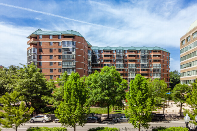 Building Photo - 1001 Eastview at Ballston Metro