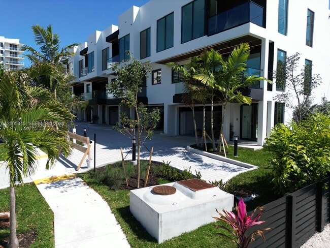 Building Photo - 3222 NE 7th St