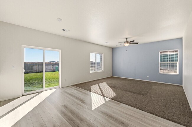Foto del edificio - 3 Bedroom 2 Bathroom House With Great View...