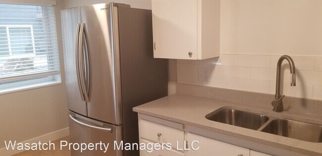 Building Photo - 1 br, 1 bath House - 177 E Helm Ave #B