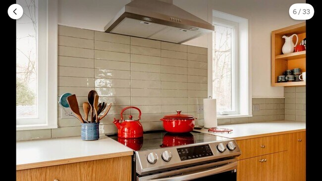 Kitchen stove/cook top - 1017 Creek Locks Rd