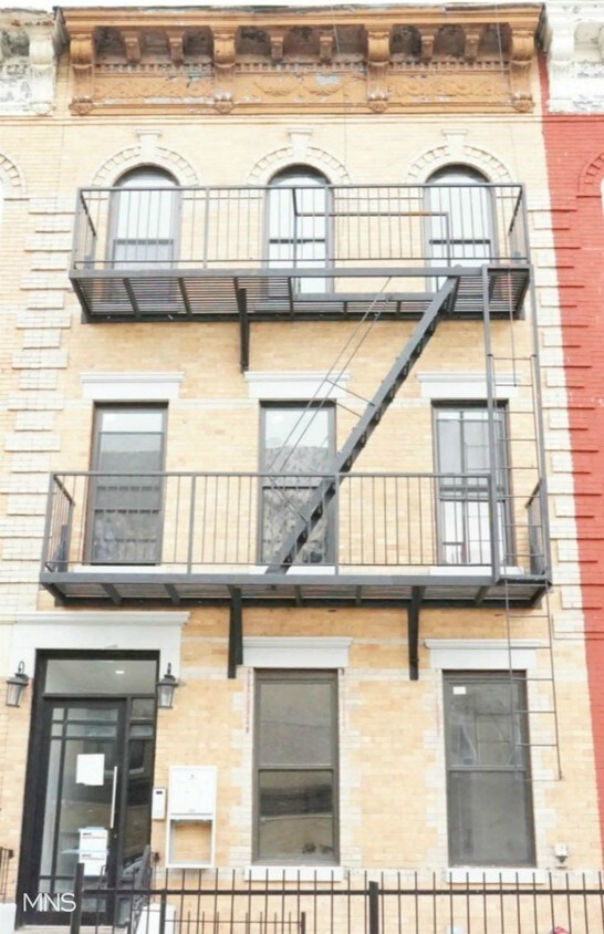 Building Photo - 1833 Park Pl