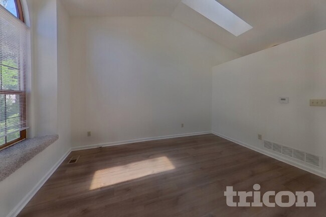 Foto del edificio - 6570 Stonehedge Dr