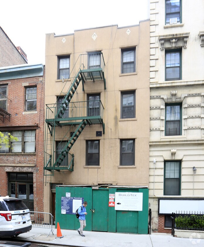 Primary Photo - 227 E 21st St