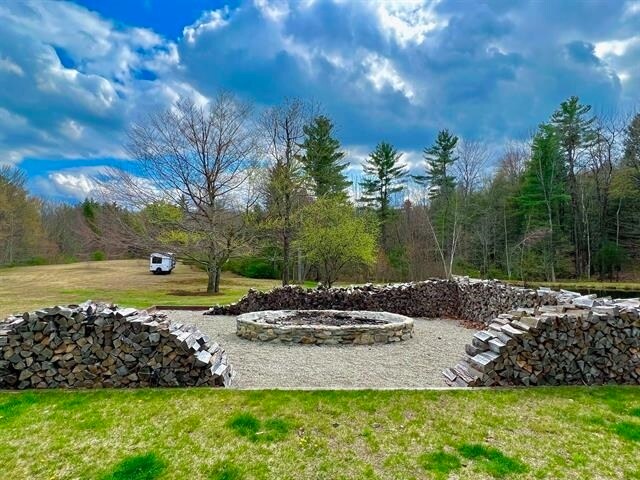 Building Photo - 90 Beaver Pond Rd