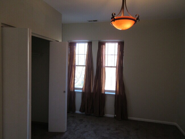 Foto del edificio - 7037 S Crandon Ave