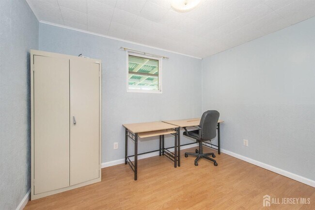 Building Photo - 522 Wood Ave